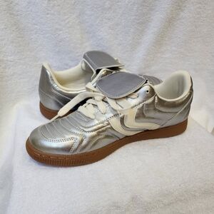 Madden NYC Women’s Silver Fashion Sneakers Size 8 New in Box